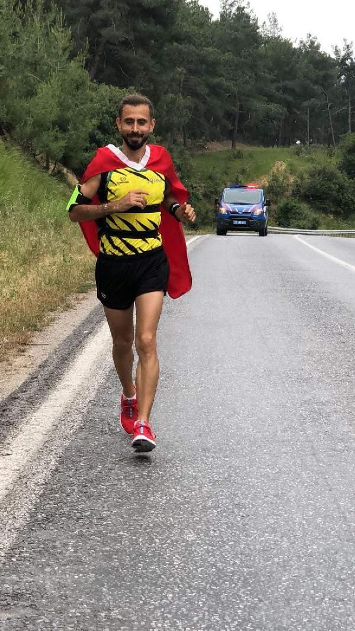 Türk bayrağını yırtan Yunan vekile koşulu tepki