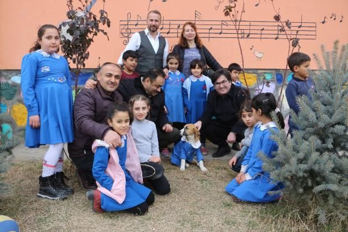 Köy okulunun maskotu olan Fındık, hastalandı