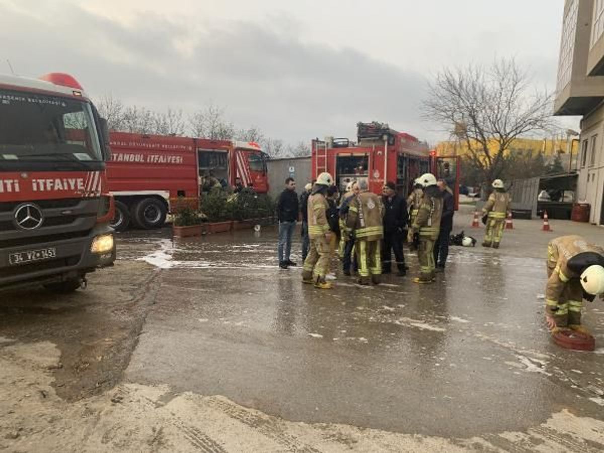 Tuzla'da bir kumaş fabrikasında yangın çıktı
