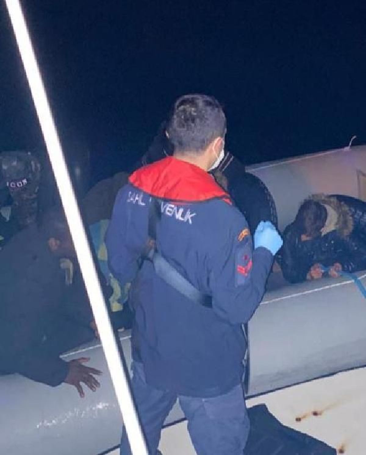 Yunan askerlerinin ölüme terk ettiği göçmenler kurtarıldı