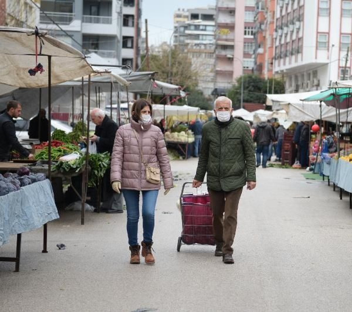 Gümrükler kapanınca pazarda fiyatlar düştü