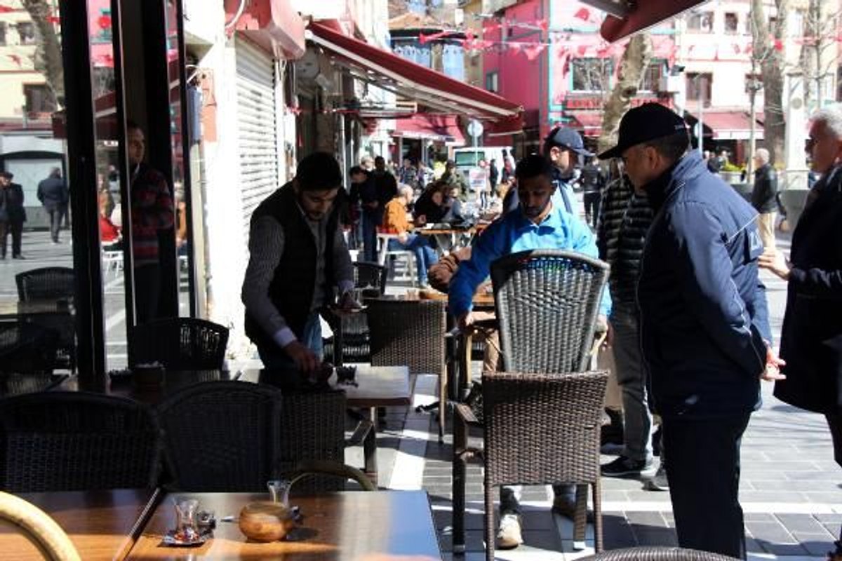 Zabıta, Beyoğlu'nda açık mekanları denetledi
