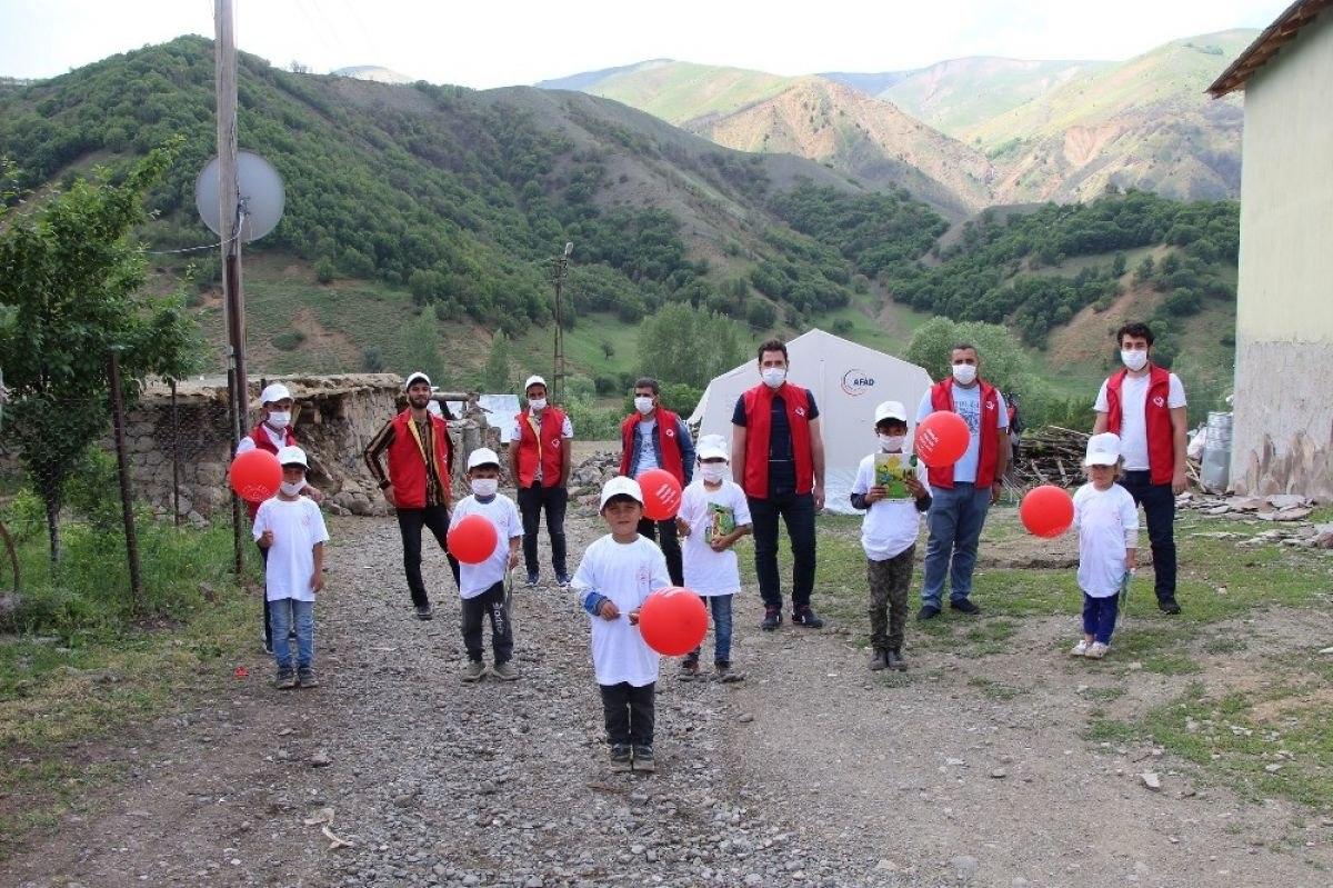 Bingöl'de depremzede çocuklara psikososyal destek