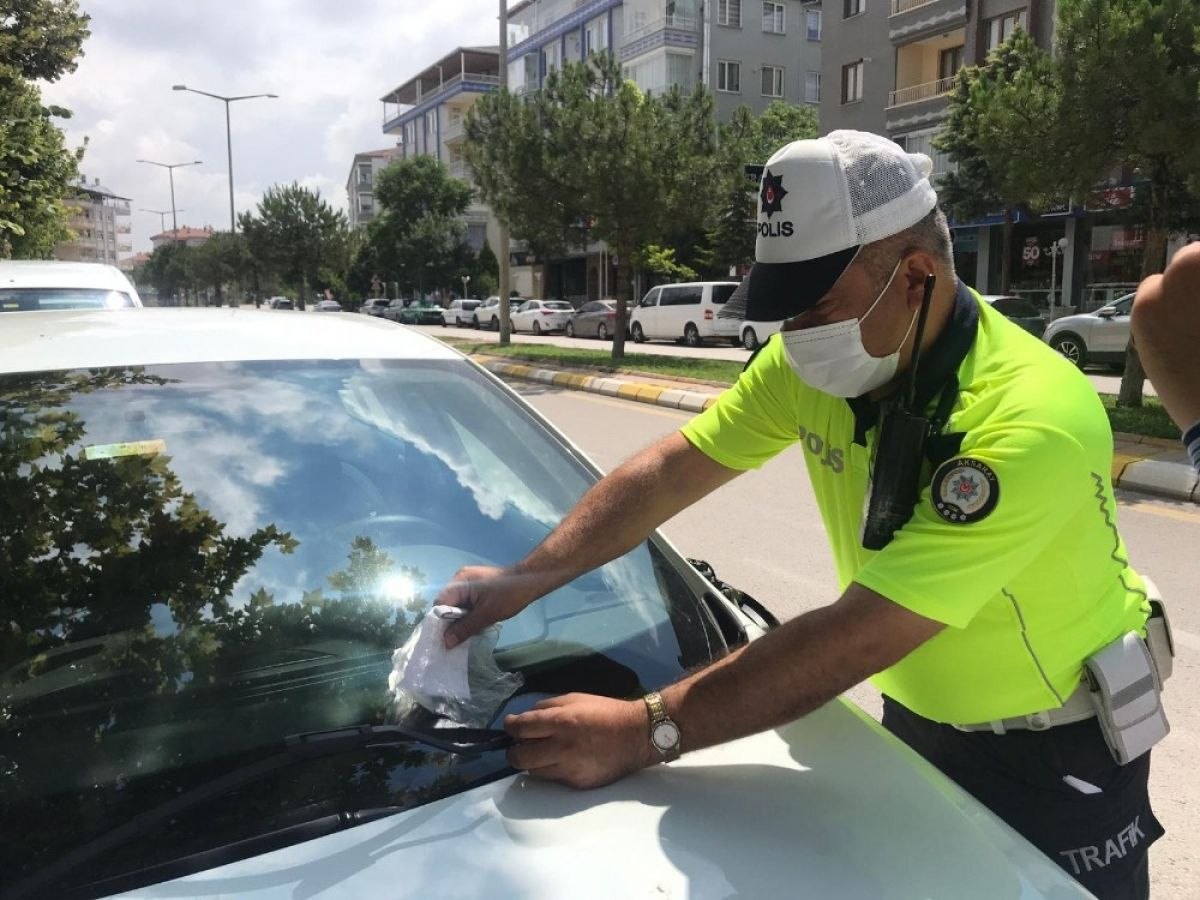 Aksaray'da çarptığı araca 'çarpan benim' notu bıraktı