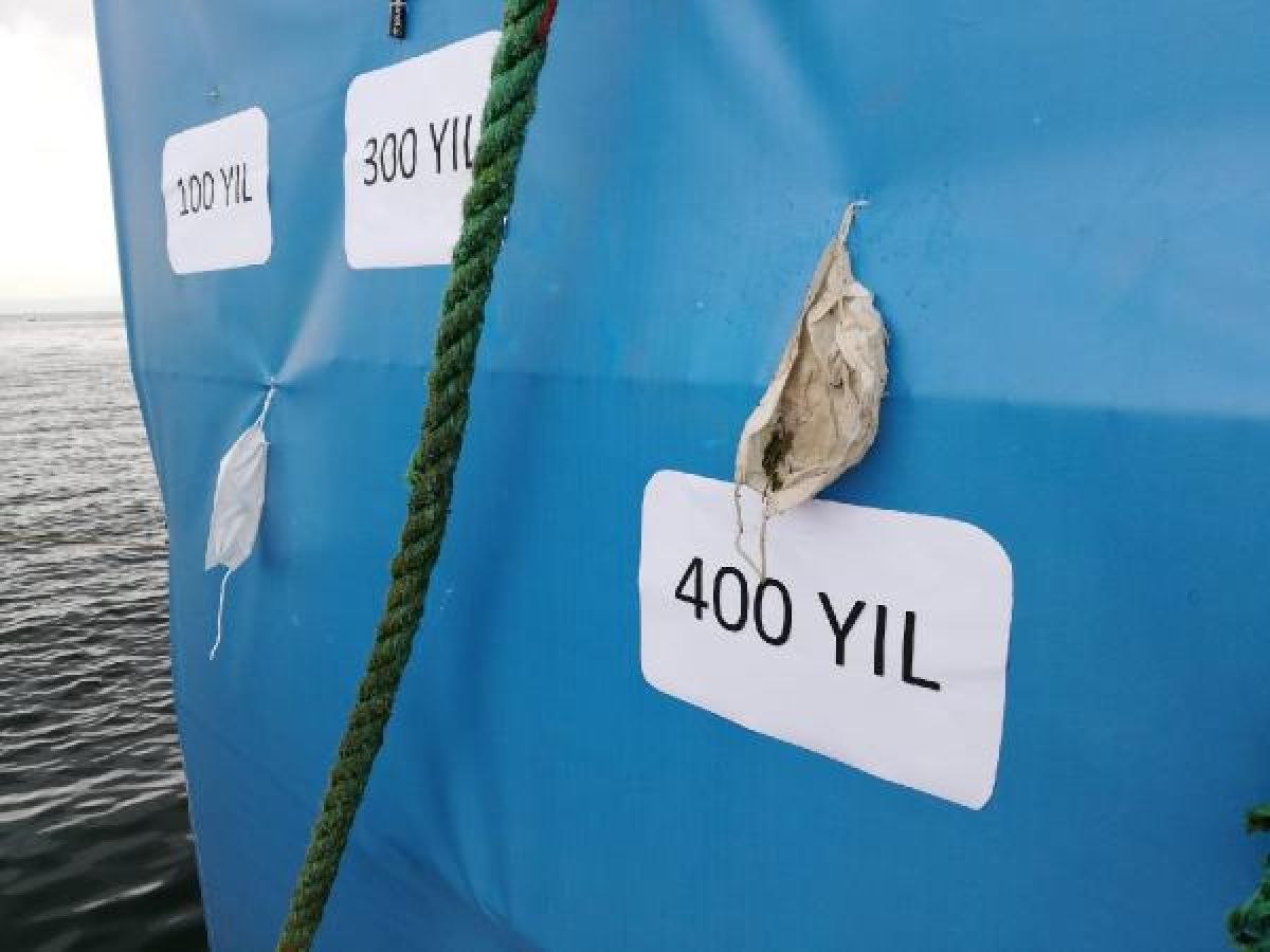 İstanbul'da dalgıçlar denizdeki çöpleri temizledi