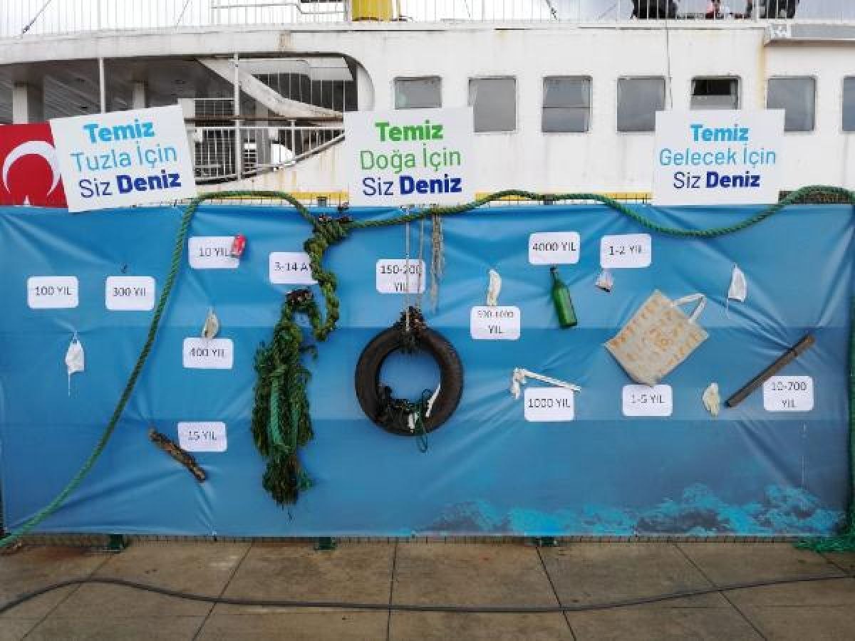 İstanbul'da dalgıçlar denizdeki çöpleri temizledi