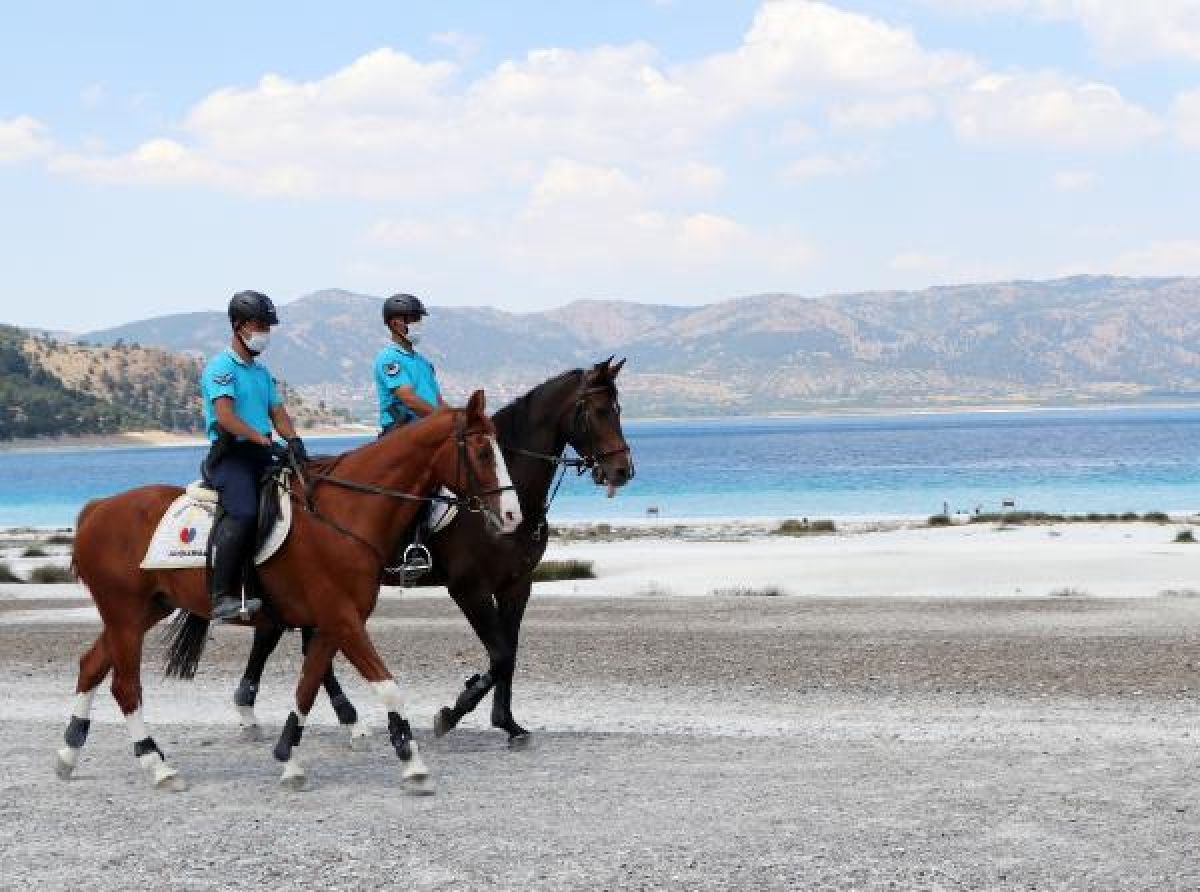 Salda Gölü'nde atlı jandarmalar görev yapacak