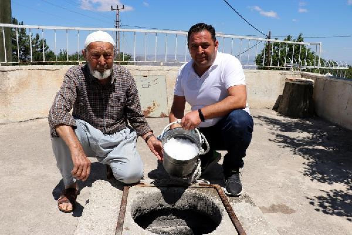 Kayseri'de yaz ortasında kuyudan kar çekiyorlar