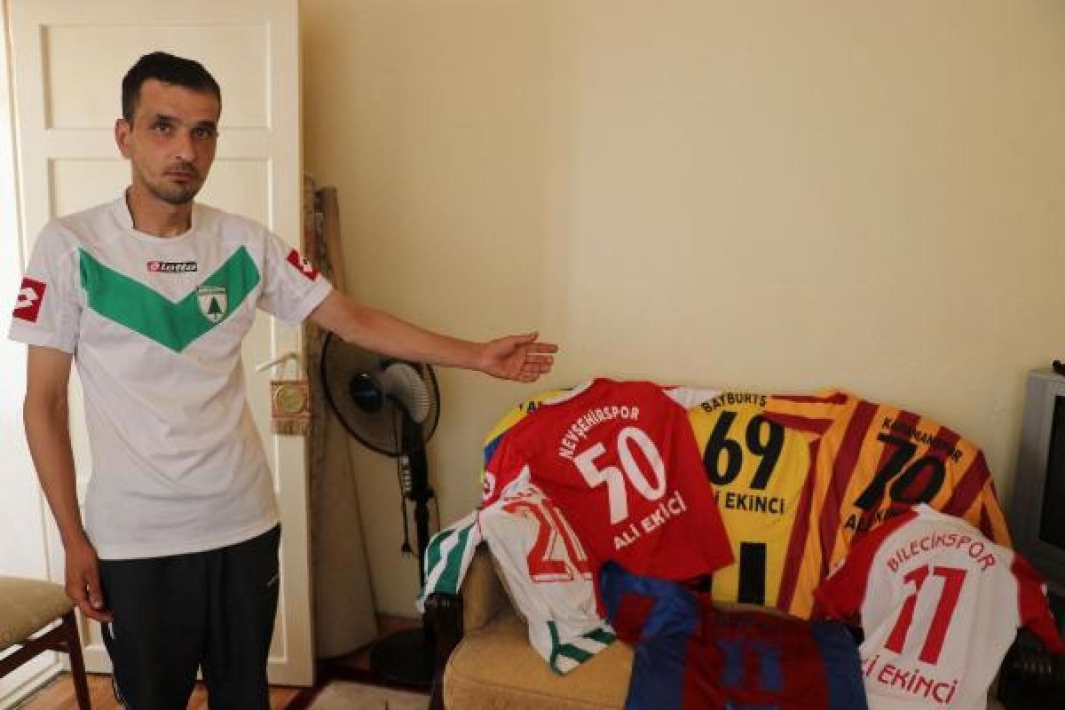 Denizli'de bir vatandaş forma aşkıyla koleksiyon yaptı