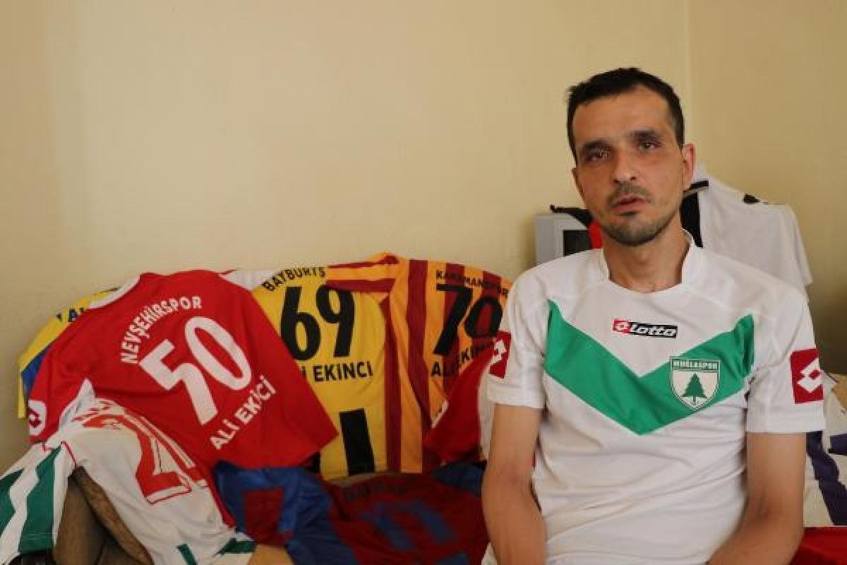 Denizli'de bir vatandaş forma aşkıyla koleksiyon yaptı