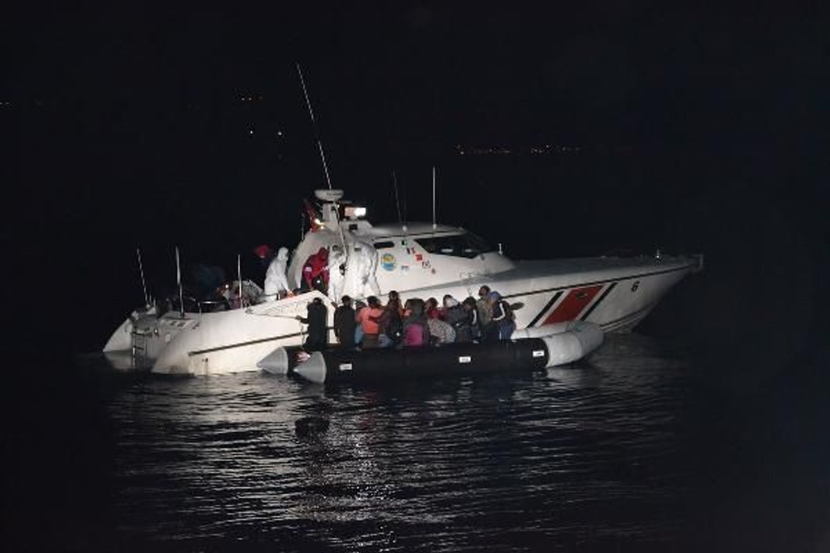 Çanakkale'de 31 kaçak göçmen kurtarıldı