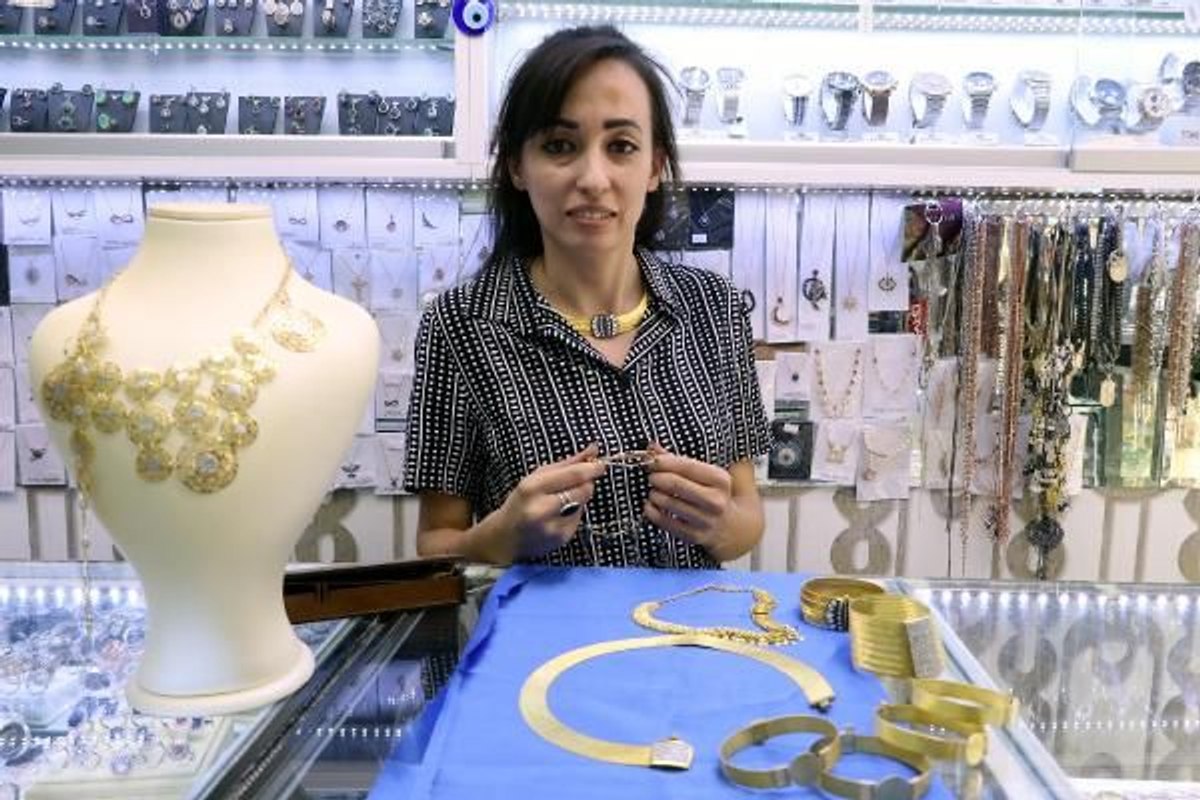 Altın görünümlü gümüş takılara talep arttı