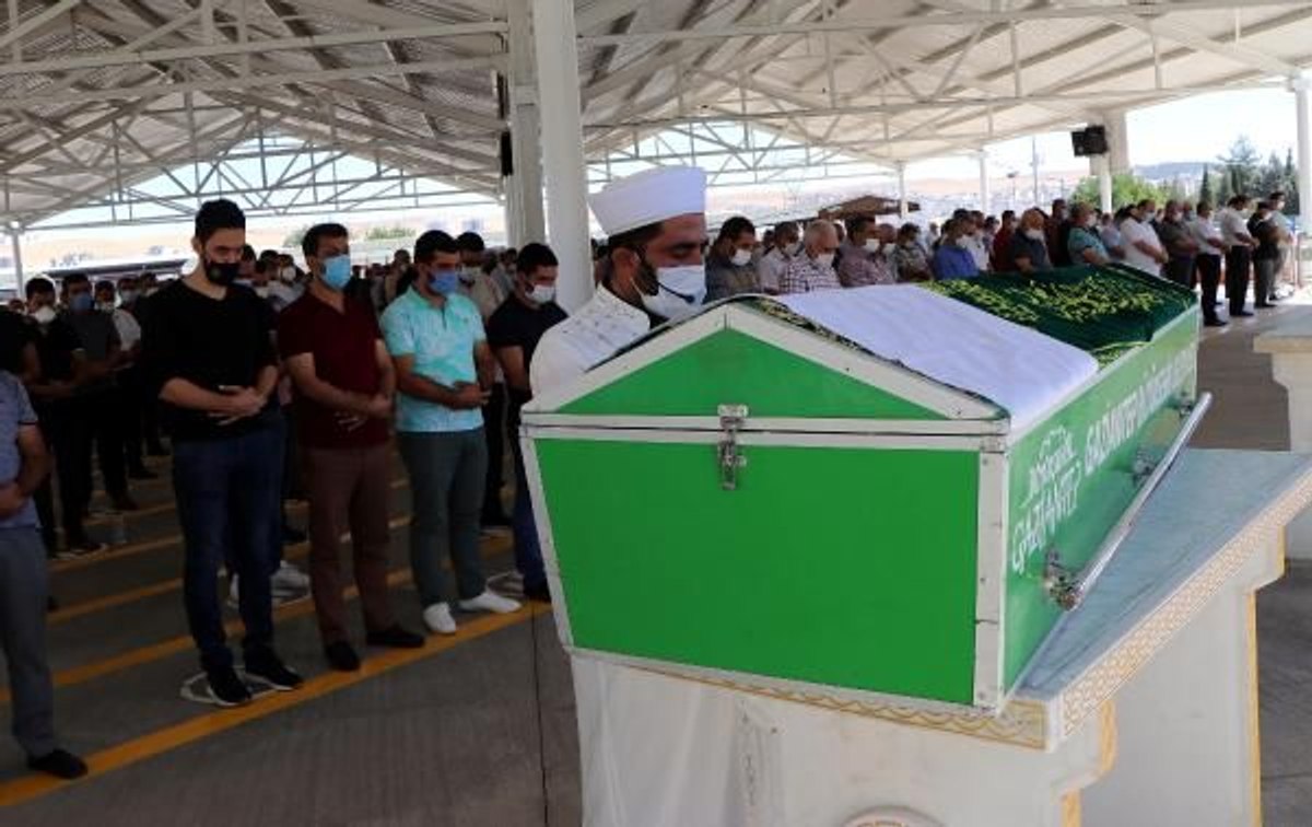 Gaziantep'te 17 yaşındaki Duygu D. defnedildi