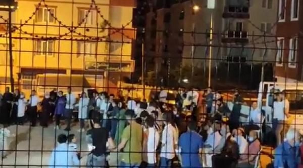 Bursa'daki kına gecesinde koronavirüs tedbirleri unutuldu