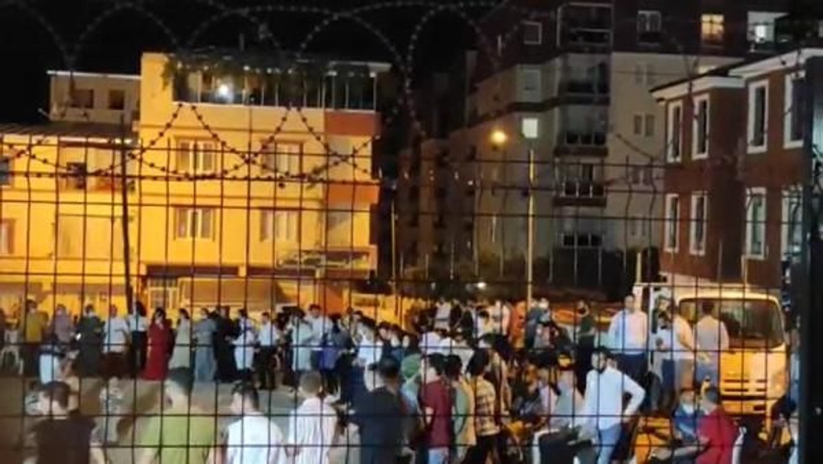 Bursa'daki kına gecesinde koronavirüs tedbirleri unutuldu