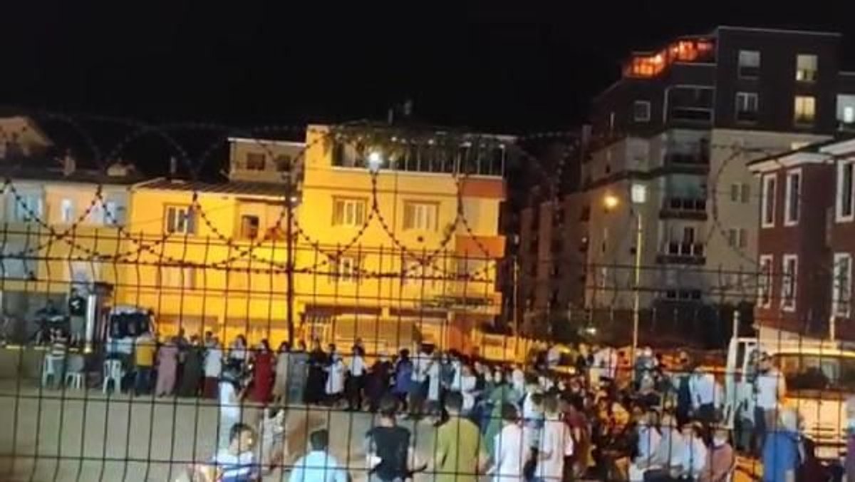 Bursa'daki kına gecesinde koronavirüs tedbirleri unutuldu