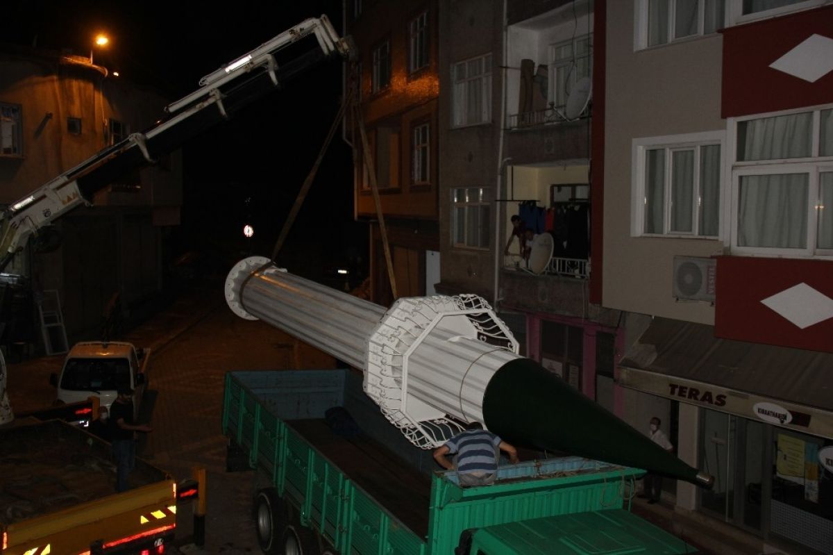 Rize'de demirden yapılan minare Sivas'a gönderildi