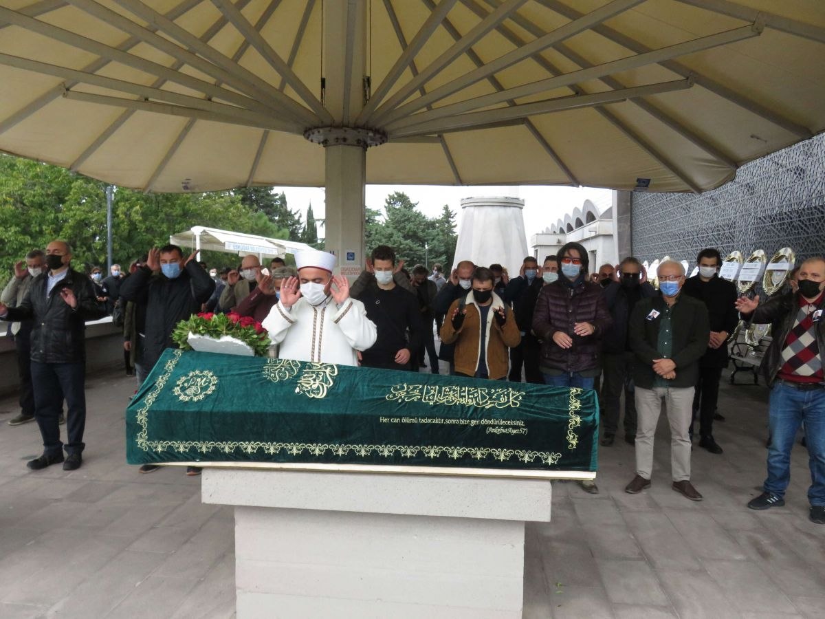 Sanatçı Ahmet Uz, son yolculuğuna uğurlandı