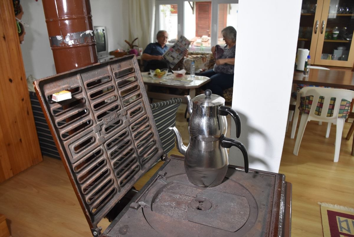 Edirne'de yazlıkçılar sobayı kurup, tatili uzattı