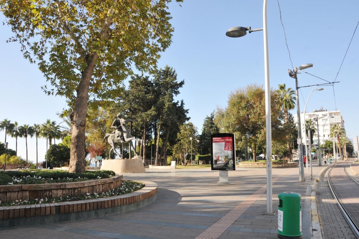 Antalya'da yasaklar yanlış anlaşıldı: Sokaklar boş kaldı