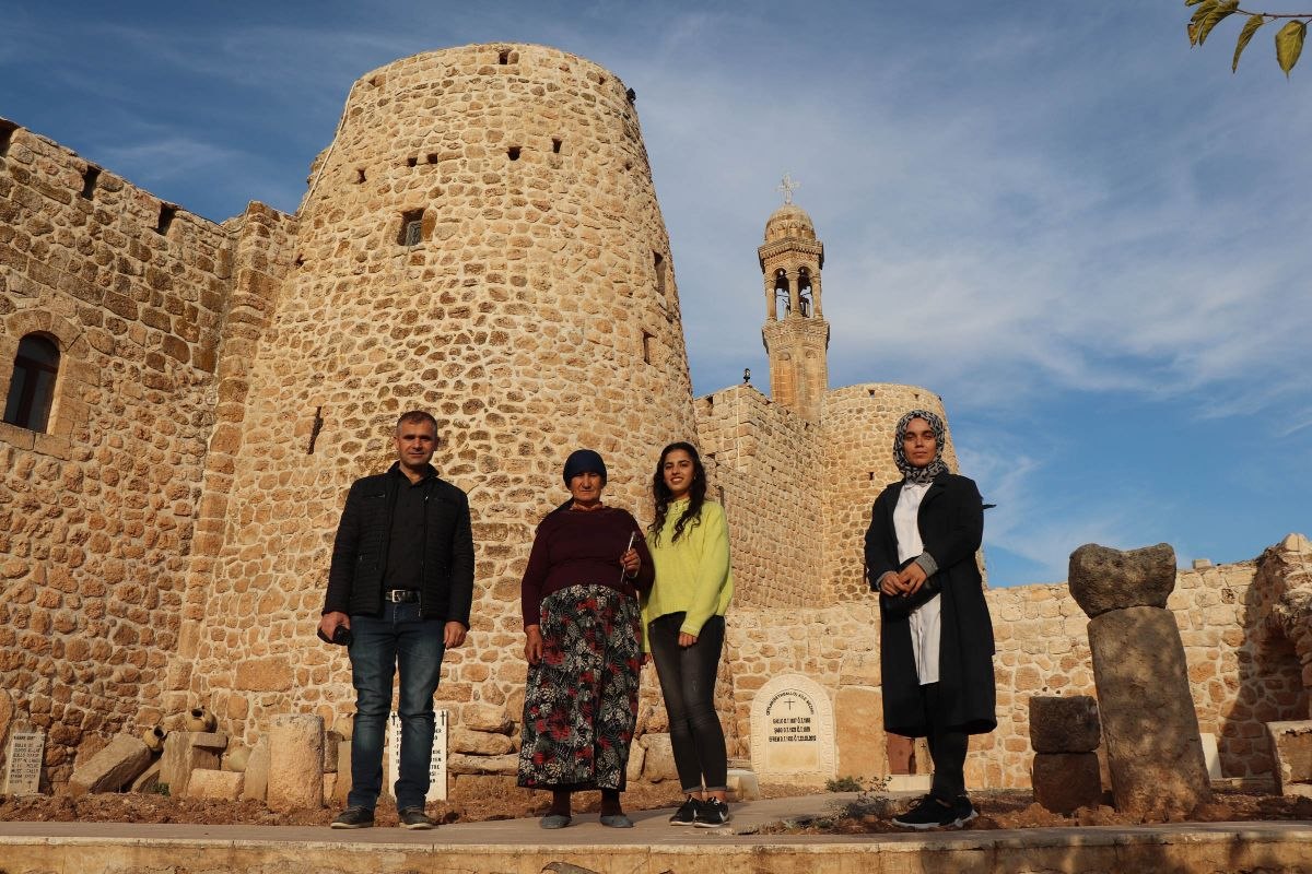 Mardin'de papazı olmayan kiliseye 40 yıldır hizmet ediyor
