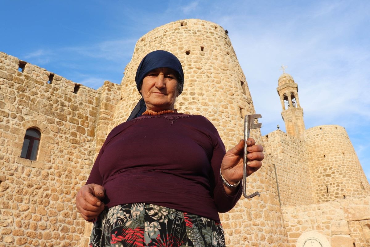 Mardin'de papazı olmayan kiliseye 40 yıldır hizmet ediyor