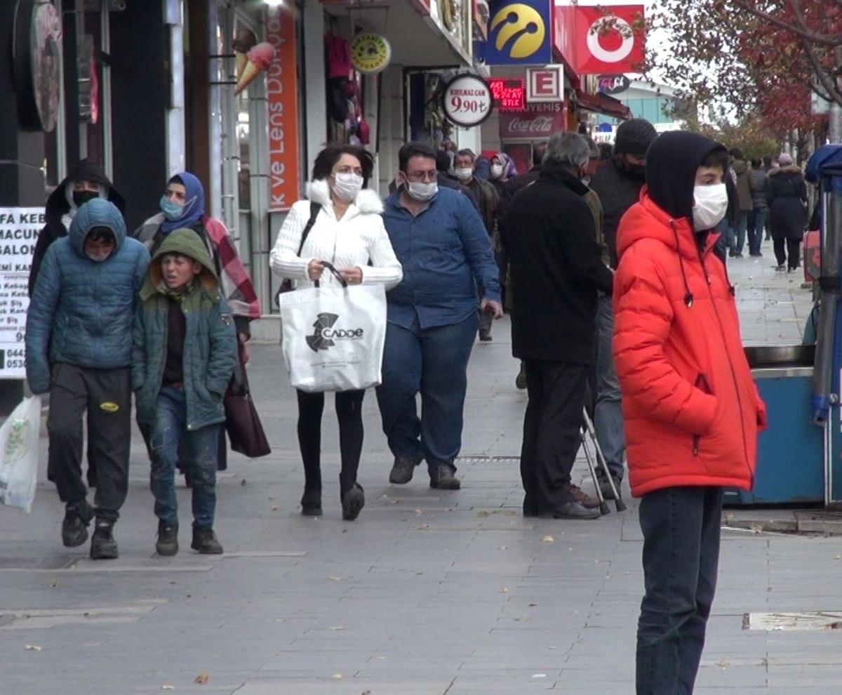 Erzurumlu sigara tiryakisi evde eşi, dışarıda devlet için sigara içmiyor