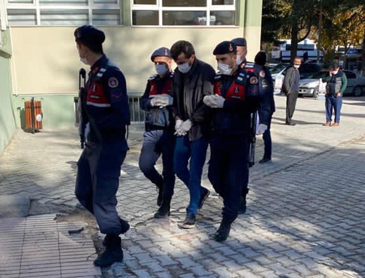 Denizli'de baz istasyonu hırsızı, yatağın altında saklanırken yakalandı
