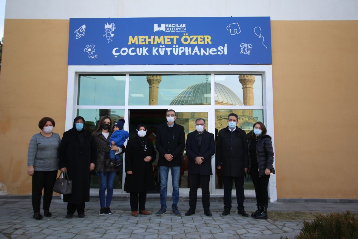 Kayseri'de köpeklerin saldırdığı Mehmet'in ismi, kütüphaneye verildi