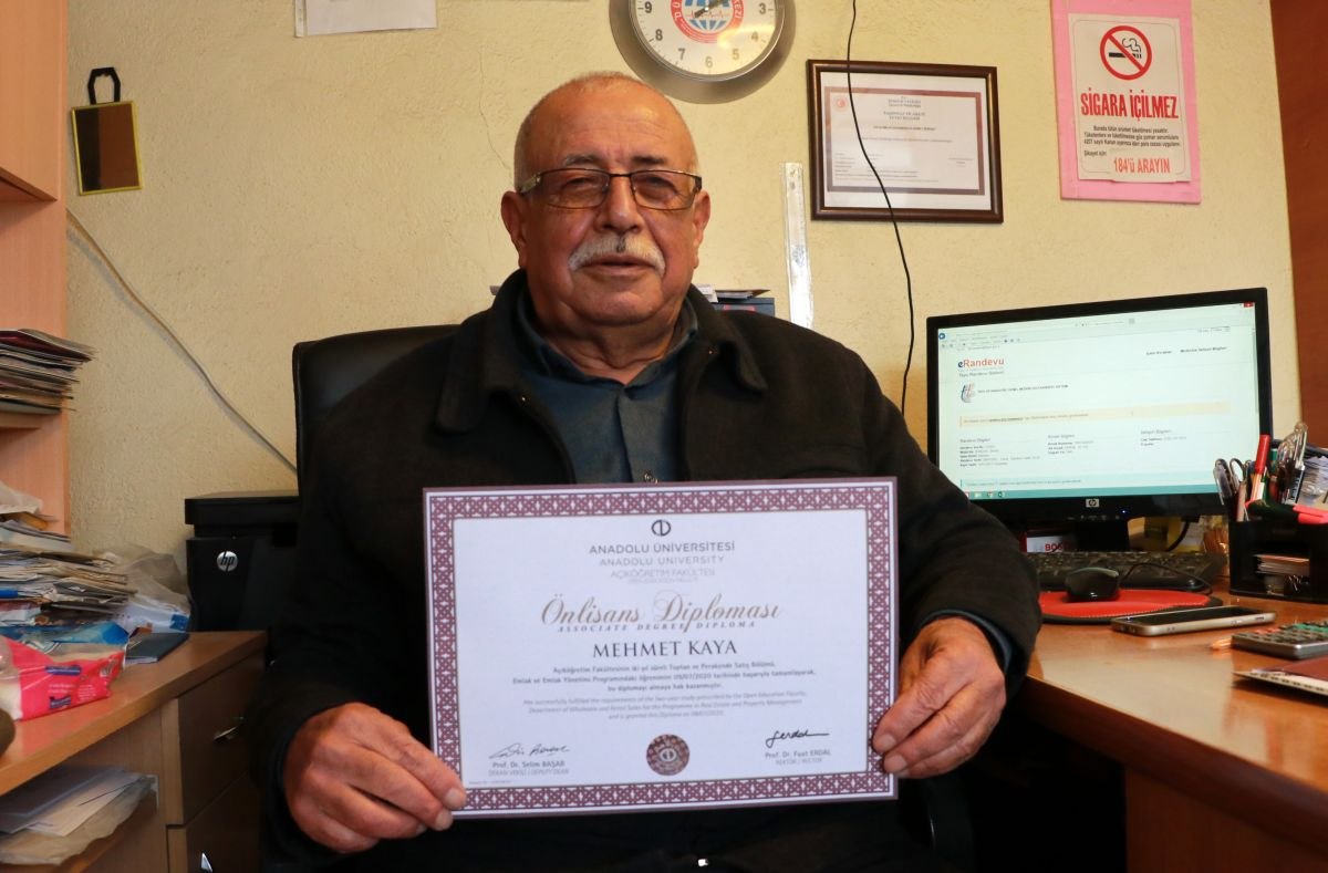 Burdur'da 72 yaşında 3'üncü üniversitesini bitirdi