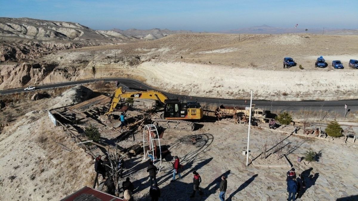 Kapadokya’da kaçak yapılar yıkılıyor