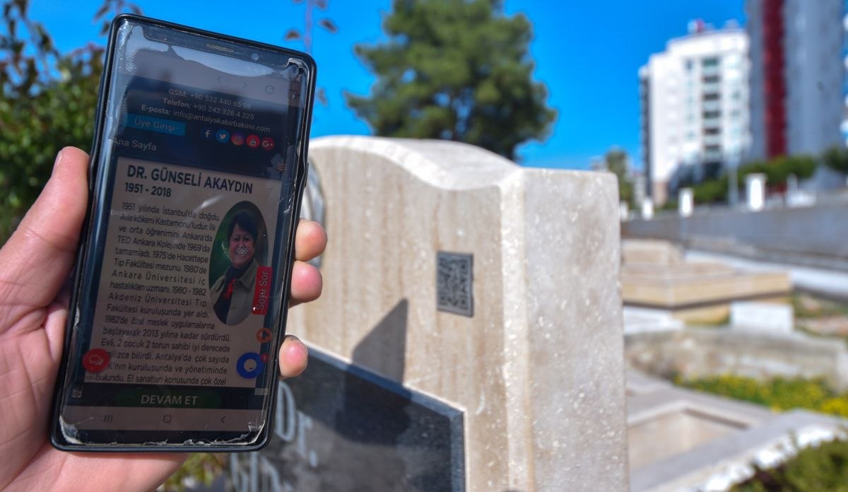 Antalya'da mezar taşları da 'karekod'landı
