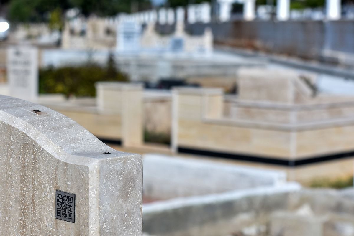 Antalya'da mezar taşları da 'karekod'landı