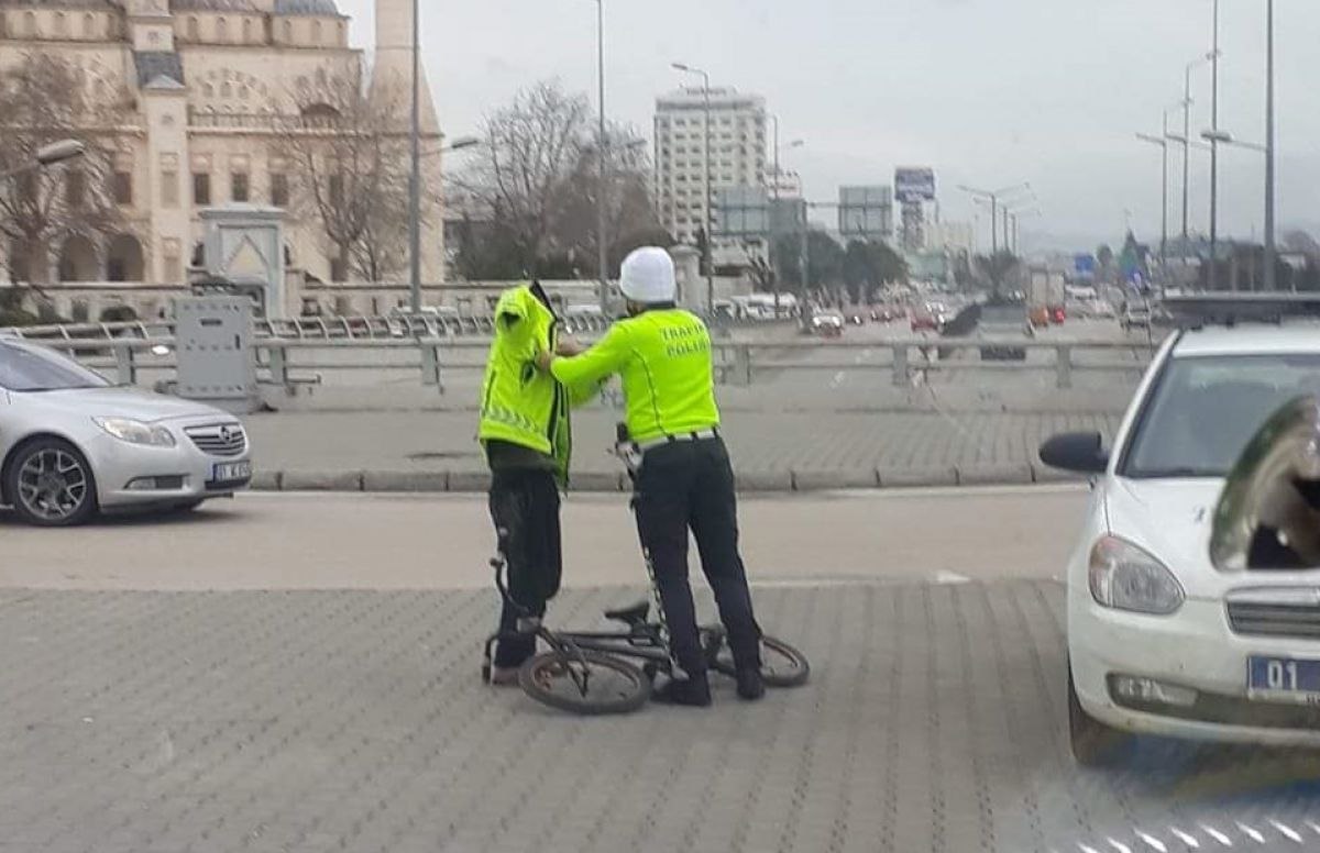 Adana'da üşüyen çocuğa montunu veren polis, o anları anlattı