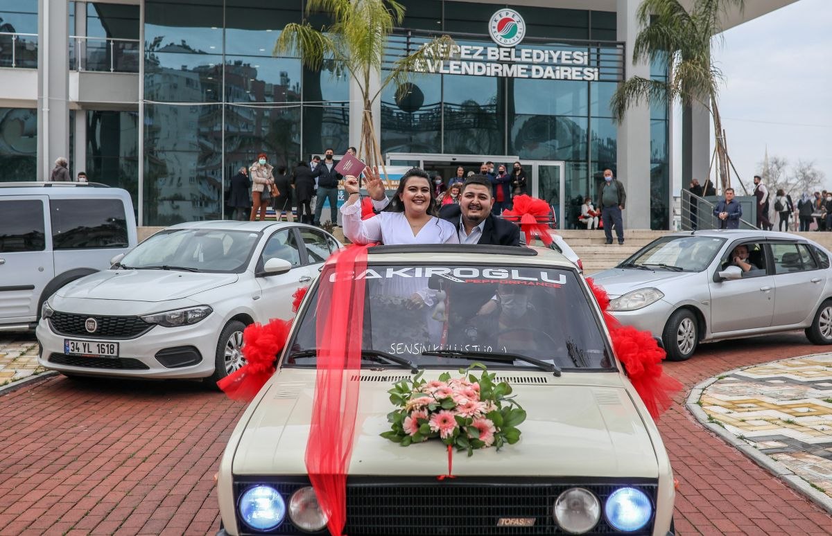 Antalya'da driftle evlilik teklifine ceza yedi: Aşkımızı Türkiye'ye duyurduk