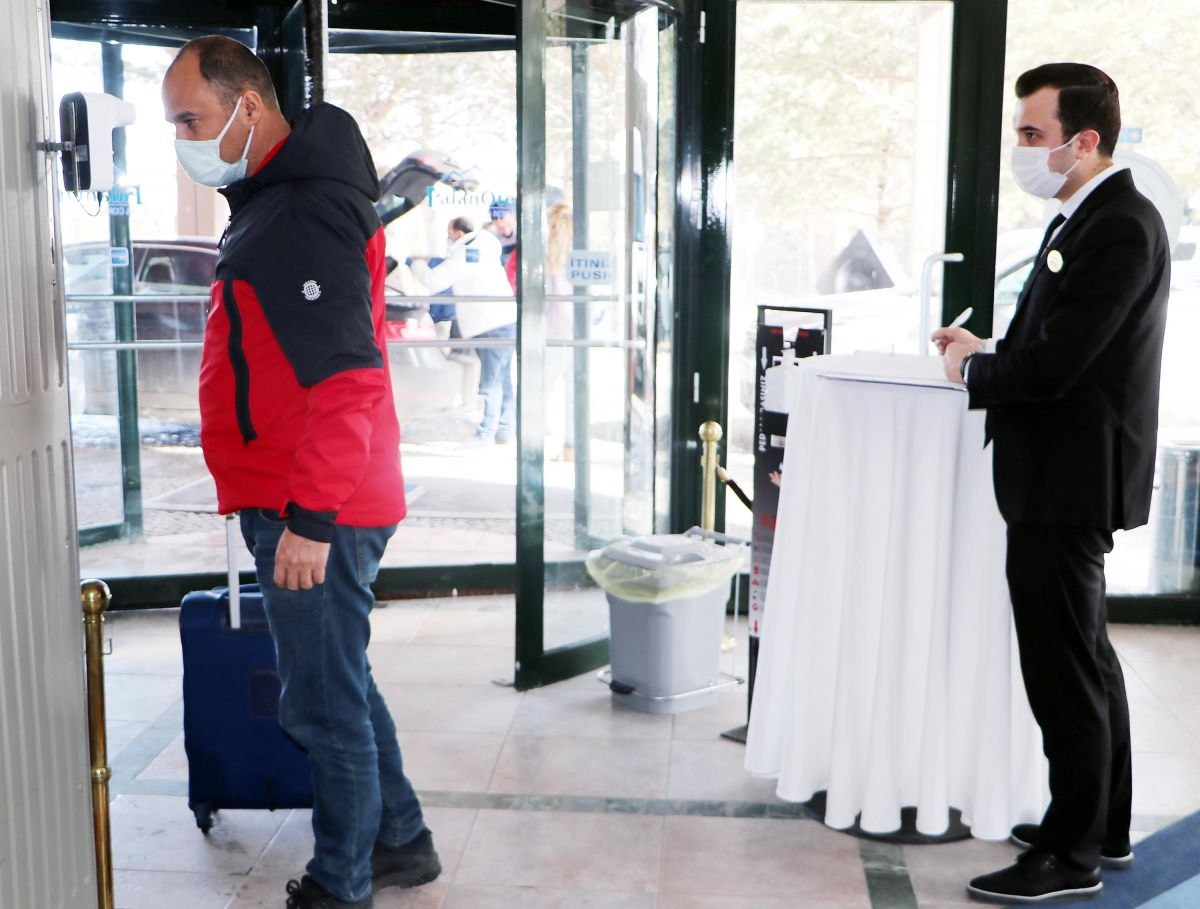 Palandöken pistlerinin yüzde 70'i tatilcilerle doldu