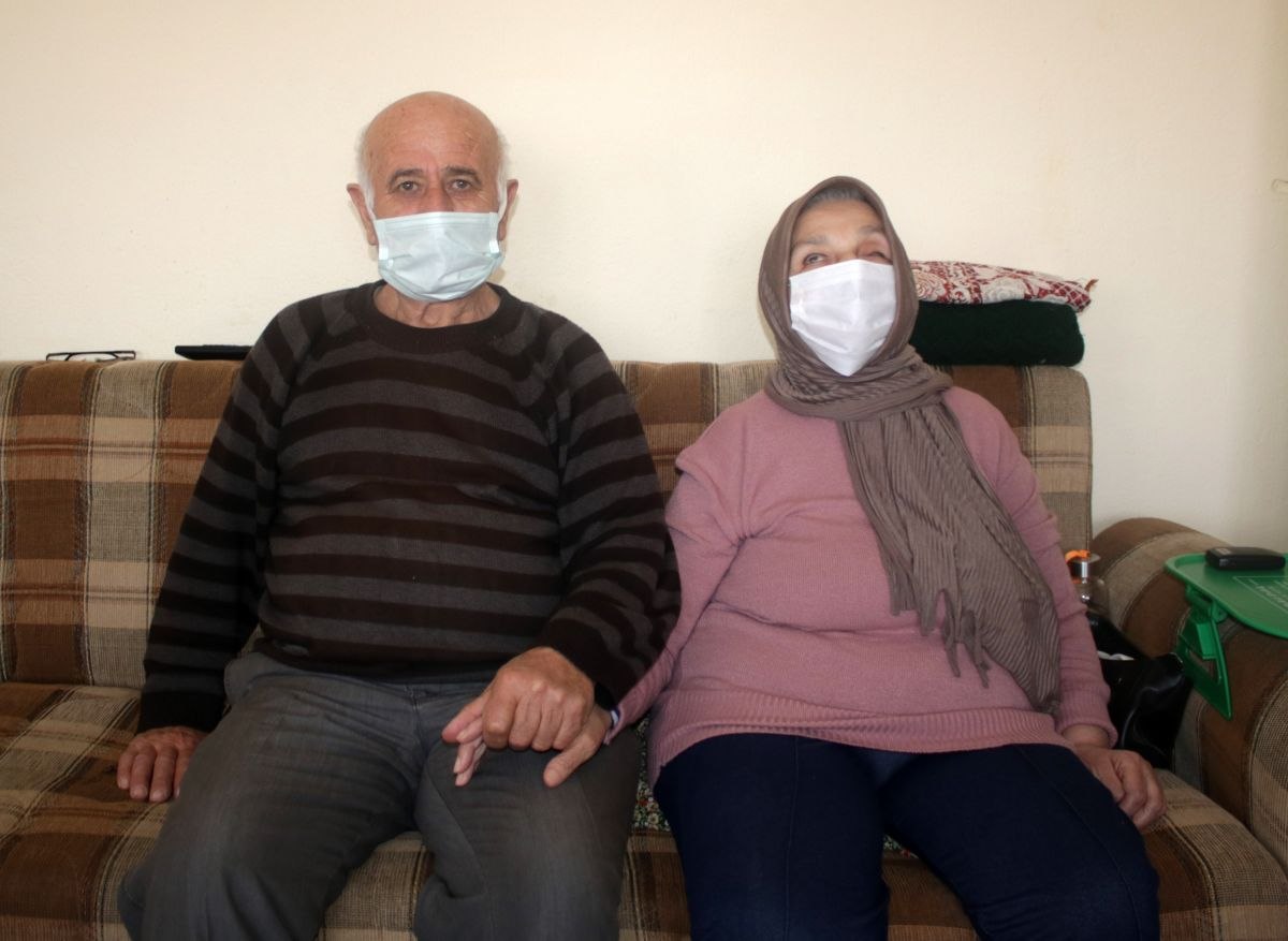 Burdur'da göremeyen eşinin eli ayağı oldu