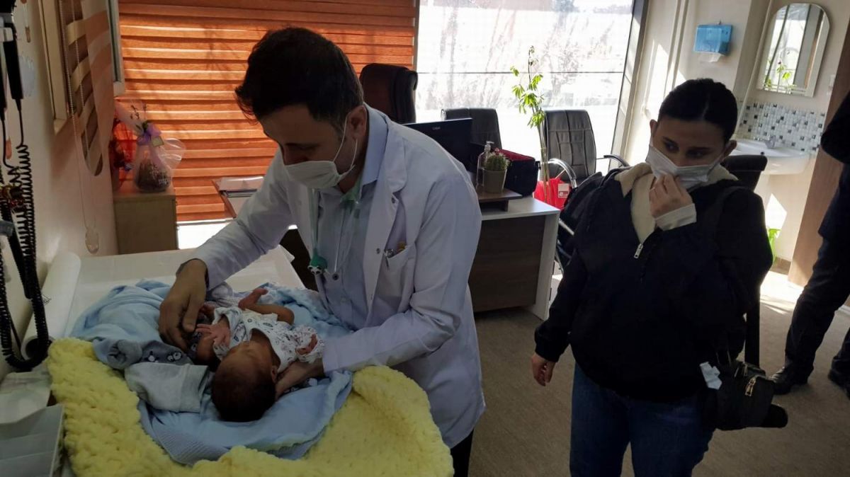 Siirt'te 700 gram doğan bebek, 33 günde iyileşti