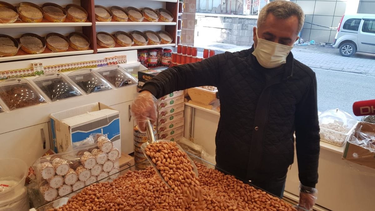 Siirt fıstığının fiyatı yarı yarıya düştü
