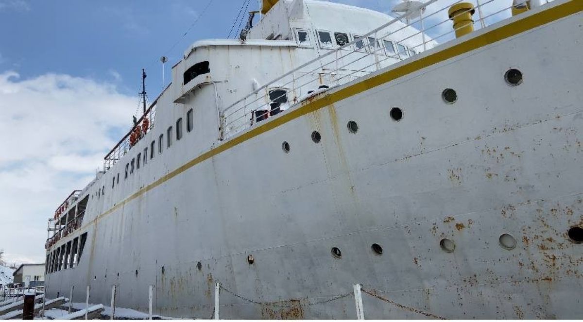 Van'daki atıl durumdaki feribot otel oluyor