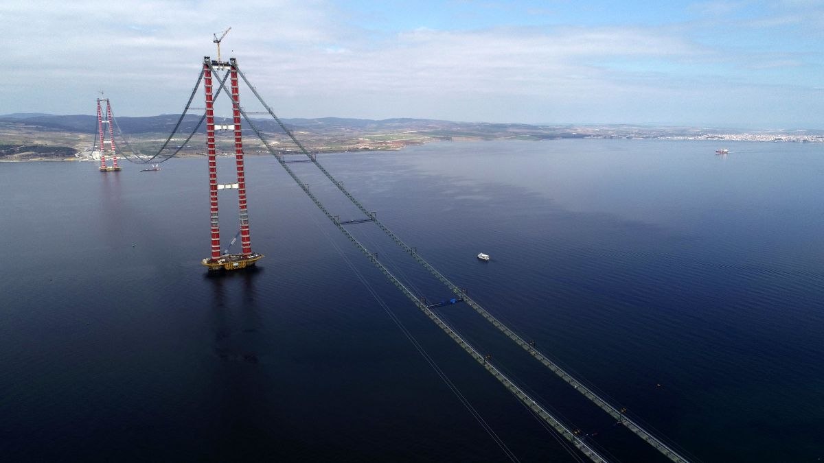 1915 Çanakkale Köprüsü'ne ana kablolar ekleniyor