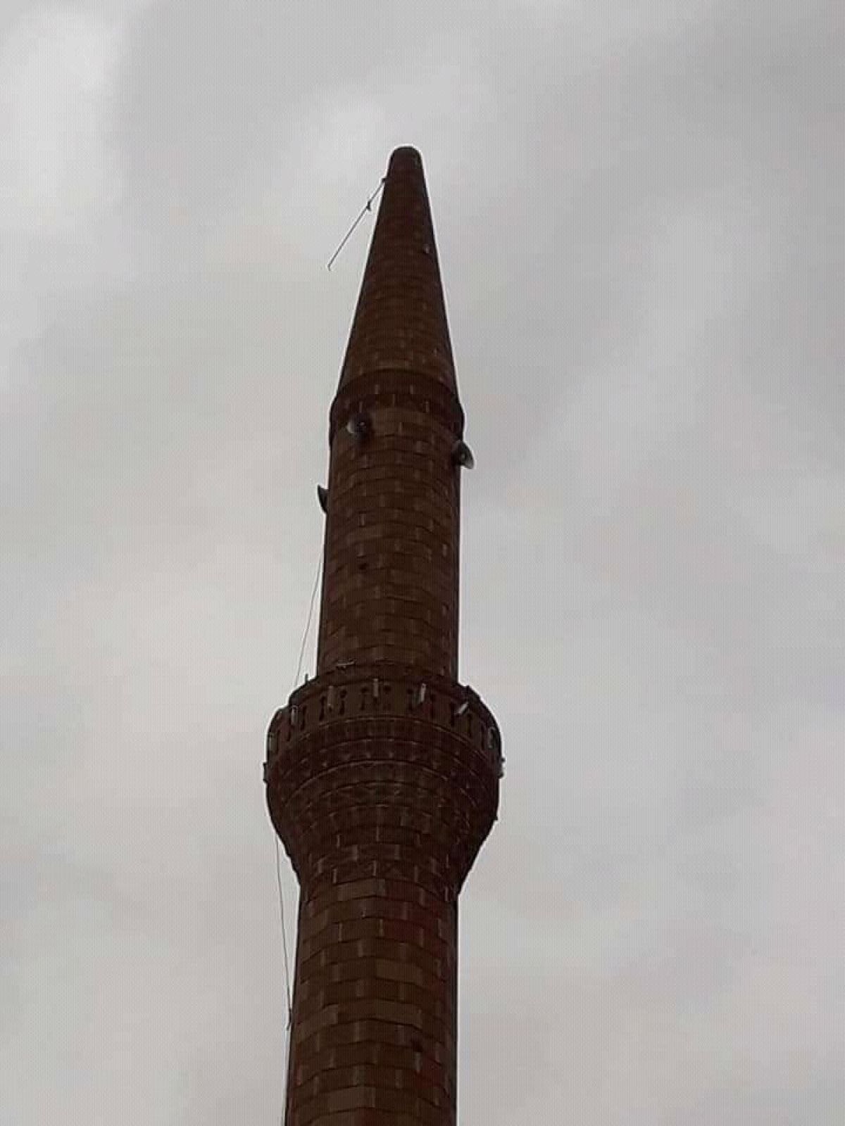 Nevşehir’de fırtına minarenin alemini uçurdu