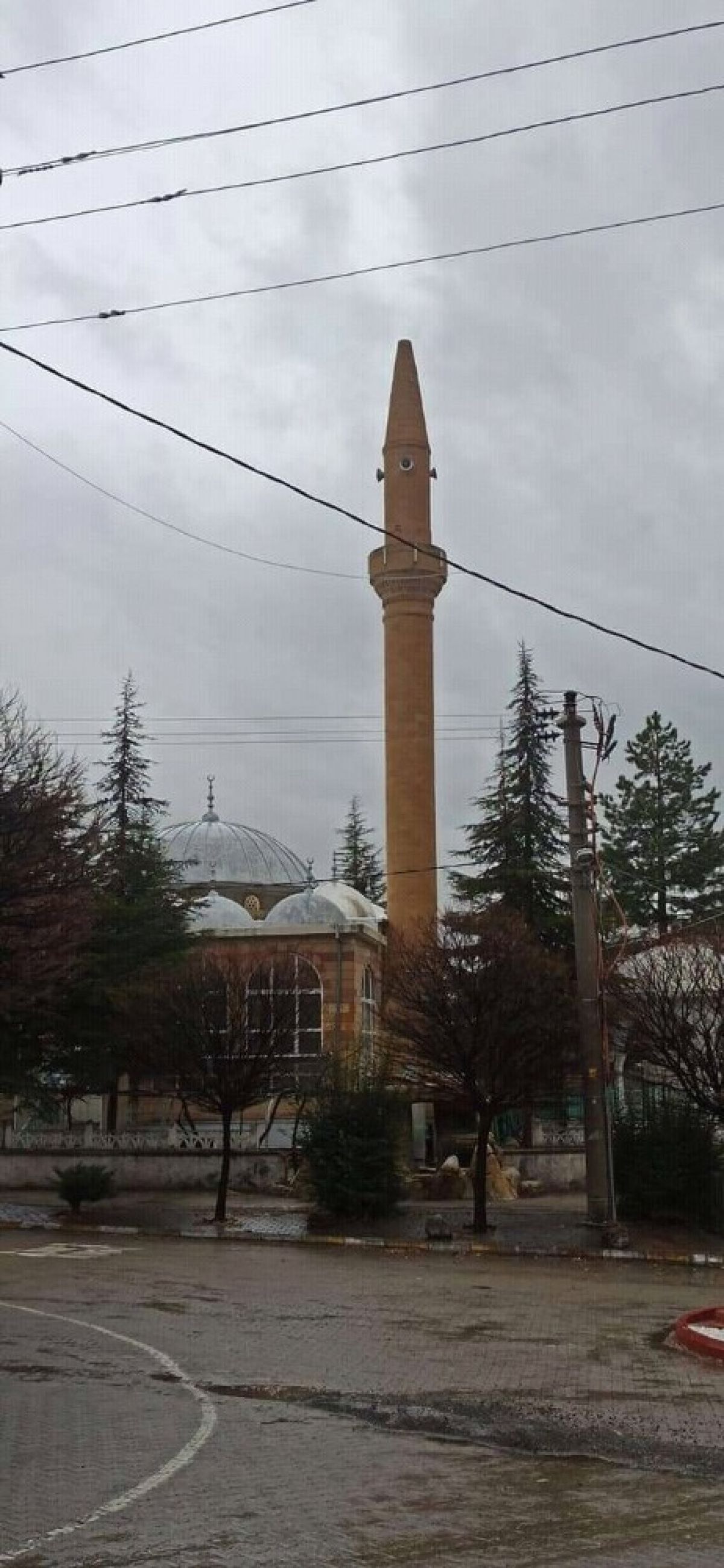 Nevşehir’de fırtına minarenin alemini uçurdu