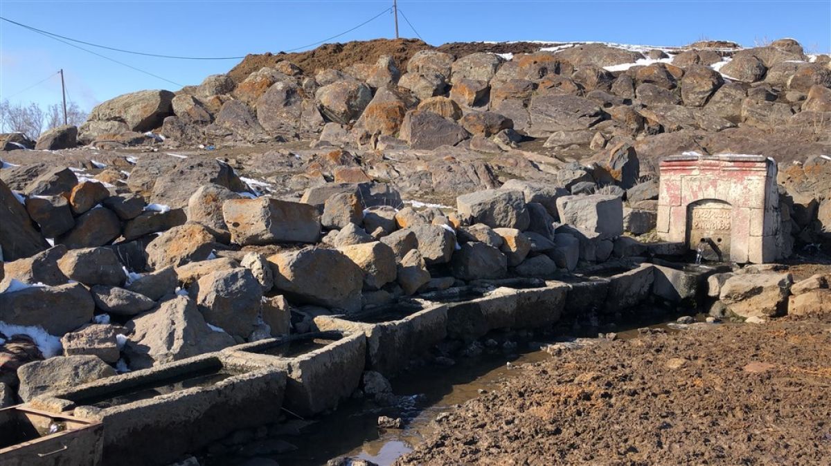Kars'ta 86 yıllık taş çeşme ilk günkü sağlamlığını koruyor
