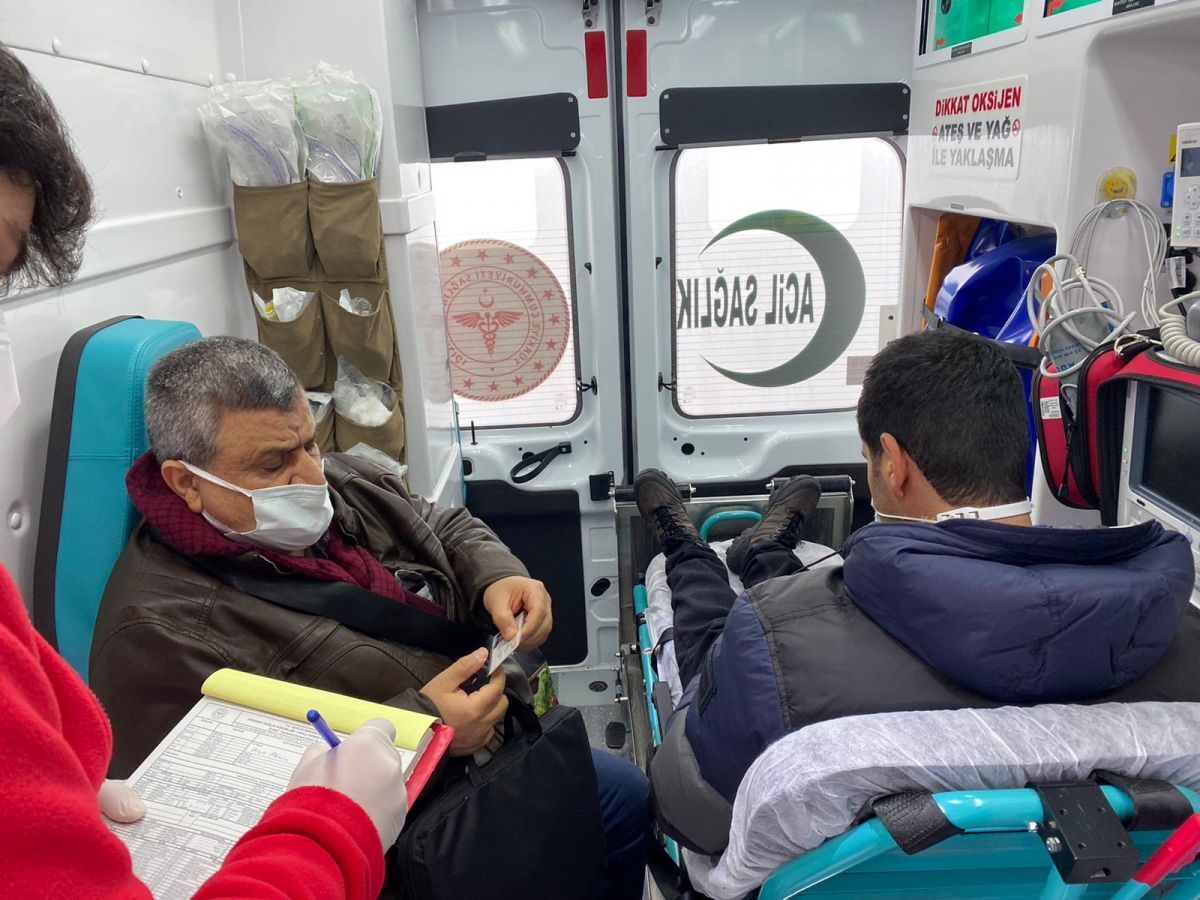 Aksaray'da bir baba-oğul korona olduklarını otobüste öğrendi