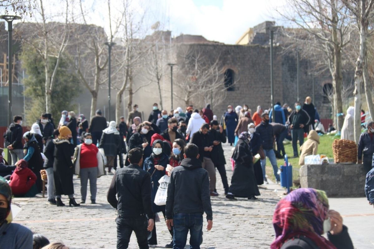 Diyarbakır'da Hz.Süleyman Cami, Berat Kandili'nde doldu taştı