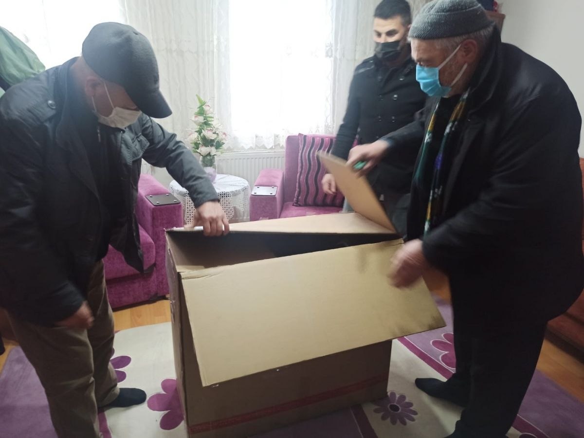 Eskişehir'de dede ve torunu 13 yılda 130 ton mavi kapak topladı
