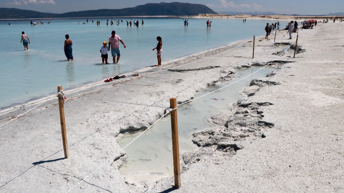Salda Gölü'ndeki çamur çukurları kapandı