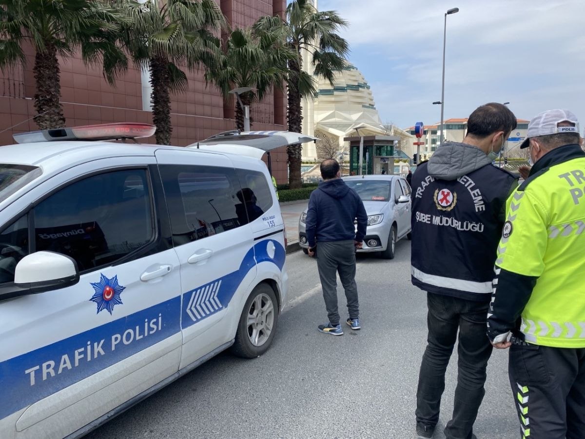 Üsküdar'da trafik, drone ile denetlendi