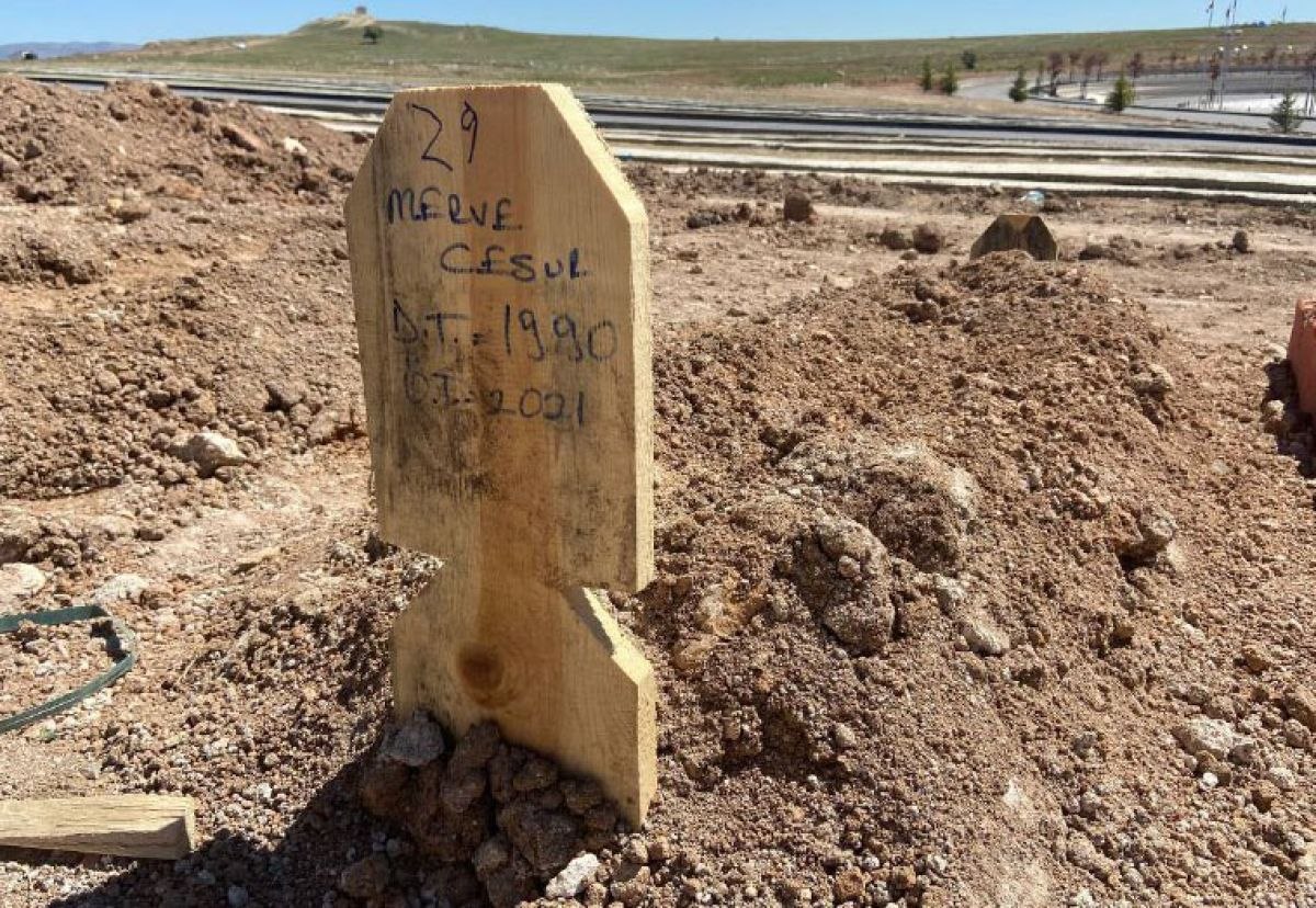 Sivas'ta 8 aylık hamile hemşire koronavirüsten hayatını kaybetti